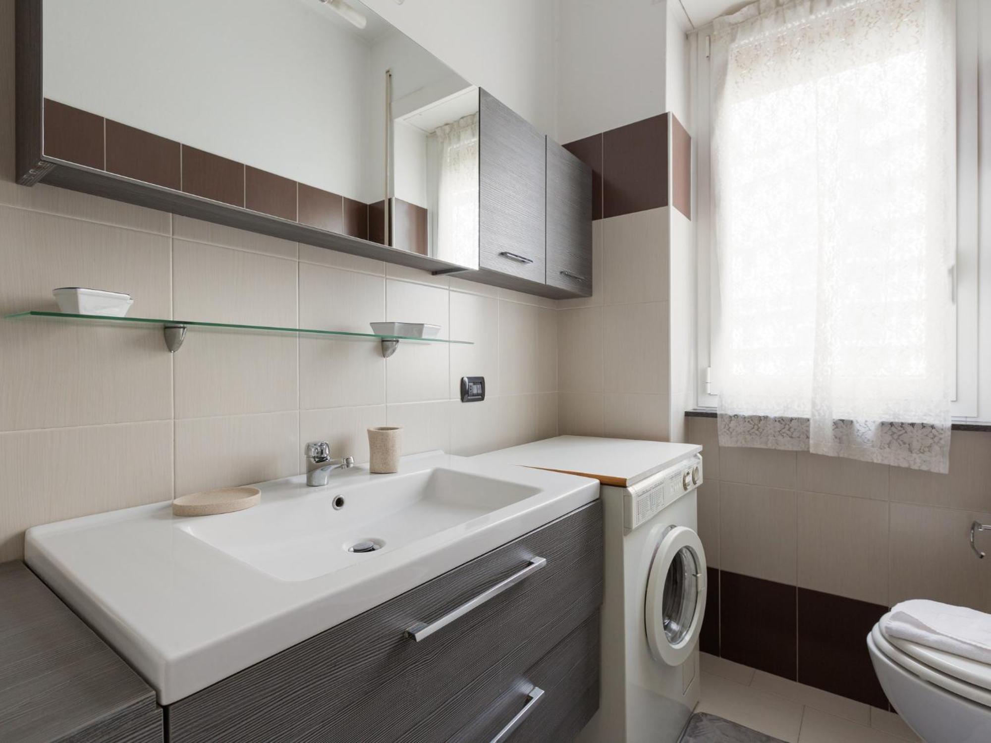 Bande Nere M1 Comfy With Balcony Milan