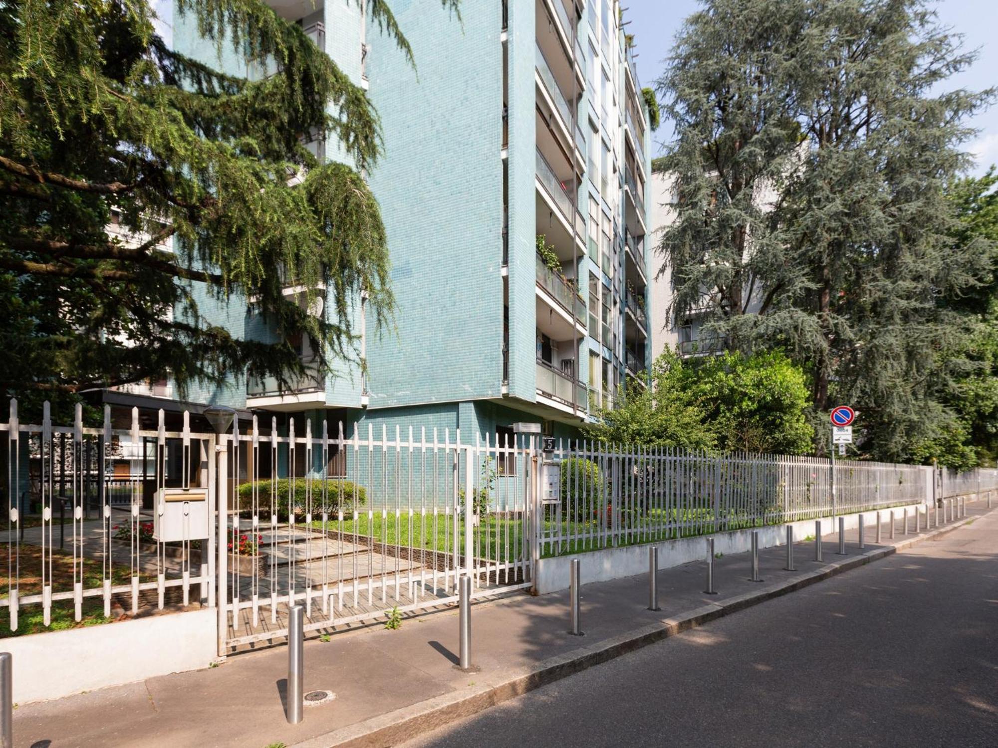 Bande Nere M1 Comfy With Balcony Milan